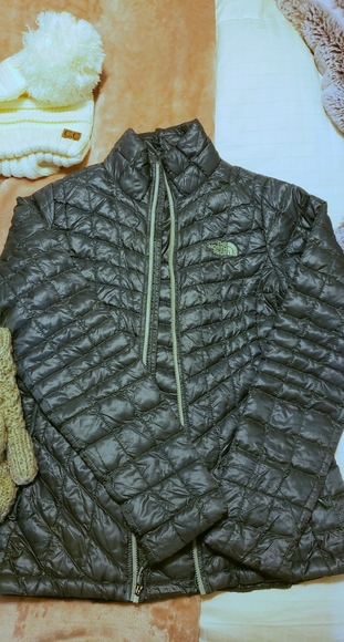 🚫SOLD🚫NORTH FACE THERMOBALL JACKET XS - Picture 4 of 8